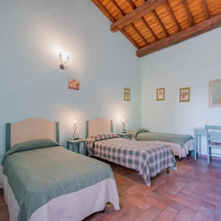 Дом отдыха In With Pool & Sun Terrace Sellano