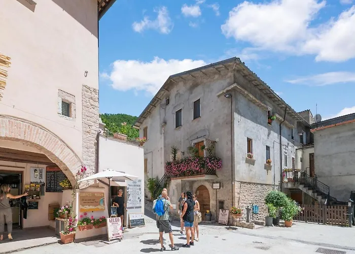 In With Pool & Sun Terrace *